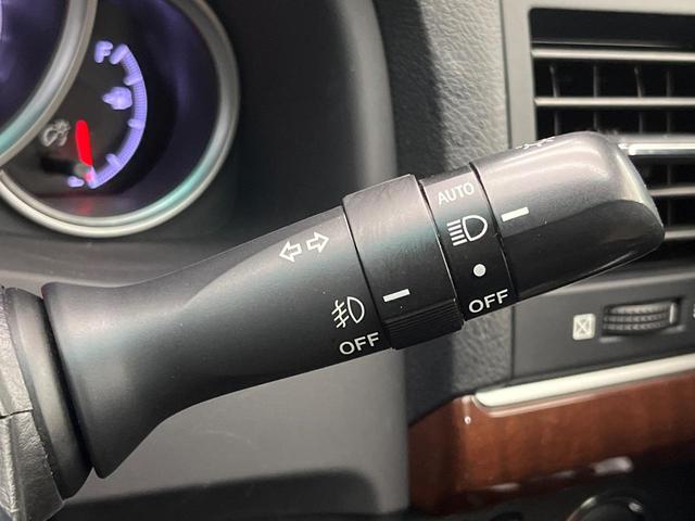 マークＸ プレミアム　禁煙車　純正ナビ　バックカメラ　クルーズコントロール　パワーシート　ＥＴＣ　ドラレコ　コーナーセンサー　ＨＩＤヘッド　純正１６インチアルミ　デュアルエアコン　スマートキー　Ｂｌｕｅｔｏｏｔｈ　ＣＤ（42枚目）