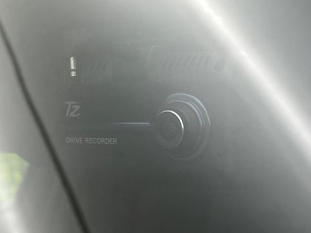 【ドライブレコーダー】安心・安全なカーライフに必須のドライブレコーダーを装備！走行中はもちろん、あおり運転や事故に遭遇した際の状況も映像で記録し、万一のリスクに備えます。