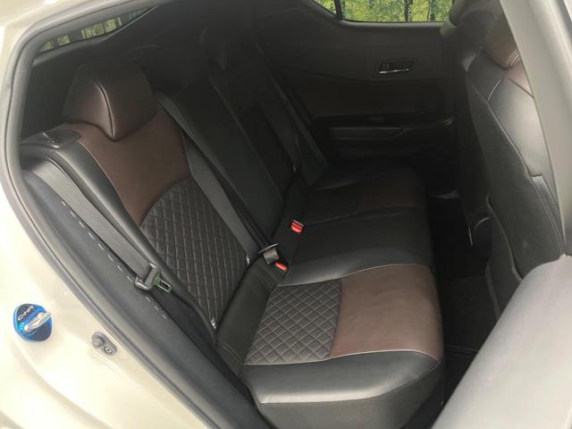 後部座席も気になるようなキズ・汚れやへたり等、大きなダメージはなく、良好な状態です。