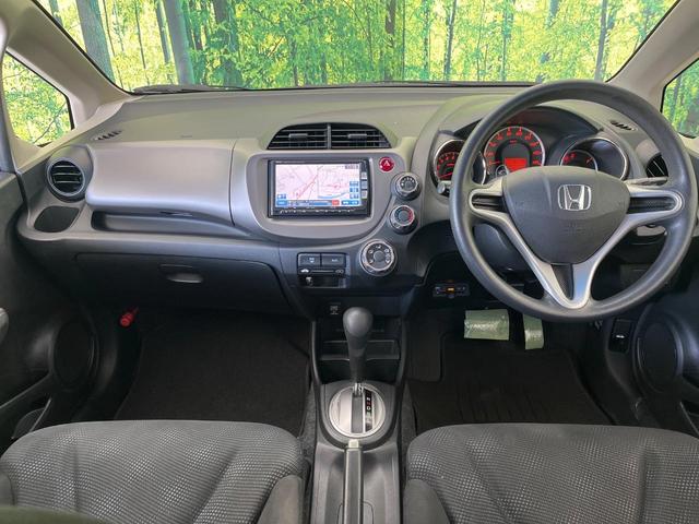 フィット Ｇ・１０ｔｈアニバーサリー　純正ナビ　禁煙車　フルセグ　ＥＴＣ　ドラレコ　Ｂｌｕｅｔｏｏｔｈ接続　スマートキー　電動格納ミラー　プライバシーガラス　盗難防止システム（3枚目）