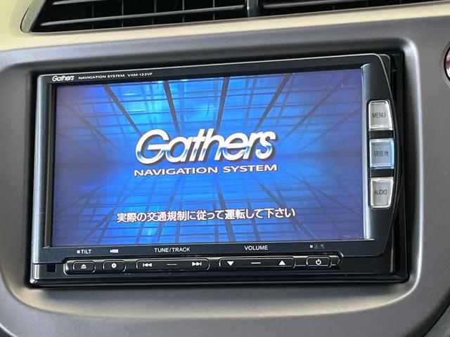 フィット Ｇ・１０ｔｈアニバーサリー　純正ナビ　禁煙車　フルセグ　ＥＴＣ　ドラレコ　Ｂｌｕｅｔｏｏｔｈ接続　スマートキー　電動格納ミラー　プライバシーガラス　盗難防止システム（4枚目）