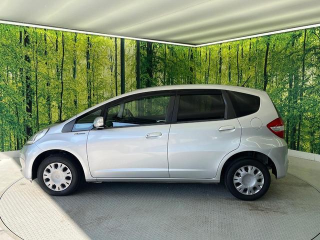 フィット Ｇ・１０ｔｈアニバーサリー　純正ナビ　禁煙車　フルセグ　ＥＴＣ　ドラレコ　Ｂｌｕｅｔｏｏｔｈ接続　スマートキー　電動格納ミラー　プライバシーガラス　盗難防止システム（27枚目）