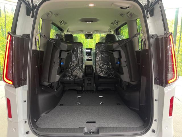 セレナ ｅ－パワー　ハイウェイスターＶ　登録済未使用車　両側電動ドア　全周囲カメラ　衝突被害軽減システム　ハーフレザーシート　ドラレコ　コーナーセンサー　スマートキー　ＬＥＤヘッド　ビルトインＥＴＣ　純正１６インチアルミ　オートハイビーム（12枚目）