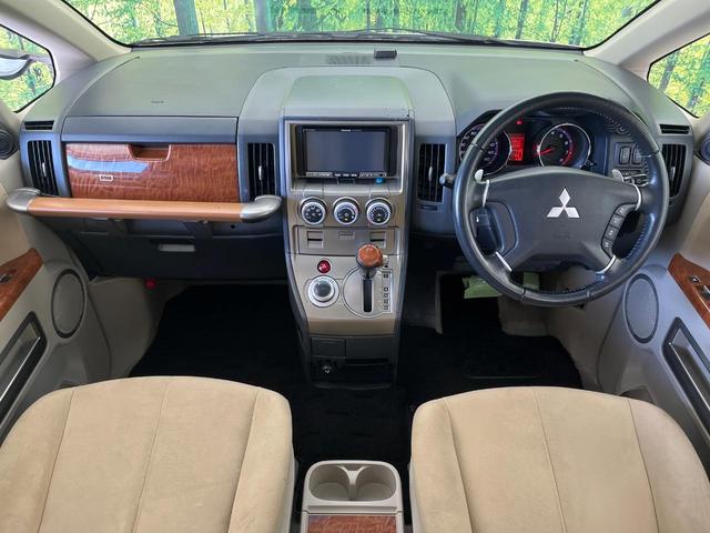 デリカＤ：５ Ｇ　パワーパッケージ　４ＷＤ　サンルーフ　両側電動ドア　パワーバックドア　禁煙車　スマートキー　ＨＩＤヘッド　ビルトインＥＴＣ　クルコン　純正１８インチアルミ　オートライト　オートエアコン　パドルシフト（3枚目）