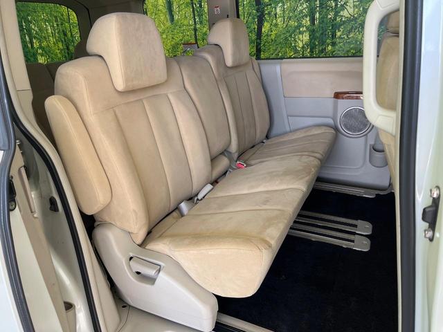 デリカＤ：５ Ｇ　パワーパッケージ　４ＷＤ　サンルーフ　両側電動ドア　パワーバックドア　禁煙車　スマートキー　ＨＩＤヘッド　ビルトインＥＴＣ　クルコン　純正１８インチアルミ　オートライト　オートエアコン　パドルシフト（10枚目）