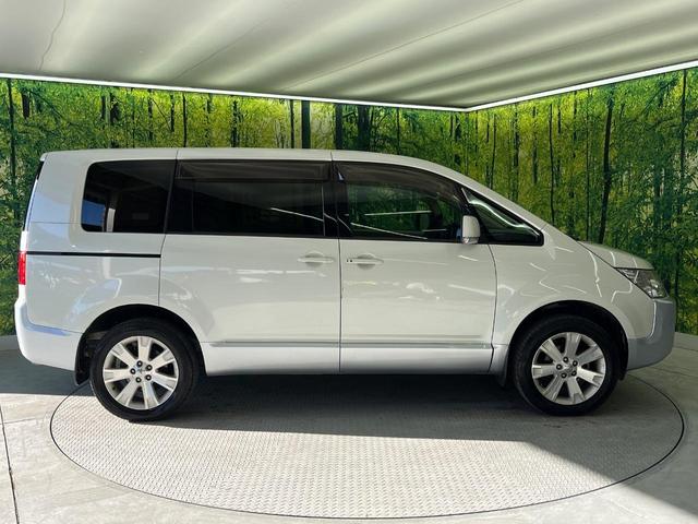 デリカＤ：５ Ｇ　パワーパッケージ　４ＷＤ　サンルーフ　両側電動ドア　パワーバックドア　禁煙車　スマートキー　ＨＩＤヘッド　ビルトインＥＴＣ　クルコン　純正１８インチアルミ　オートライト　オートエアコン　パドルシフト（26枚目）