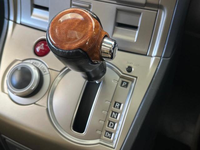 デリカＤ：５ Ｇ　パワーパッケージ　４ＷＤ　サンルーフ　両側電動ドア　パワーバックドア　禁煙車　スマートキー　ＨＩＤヘッド　ビルトインＥＴＣ　クルコン　純正１８インチアルミ　オートライト　オートエアコン　パドルシフト（43枚目）