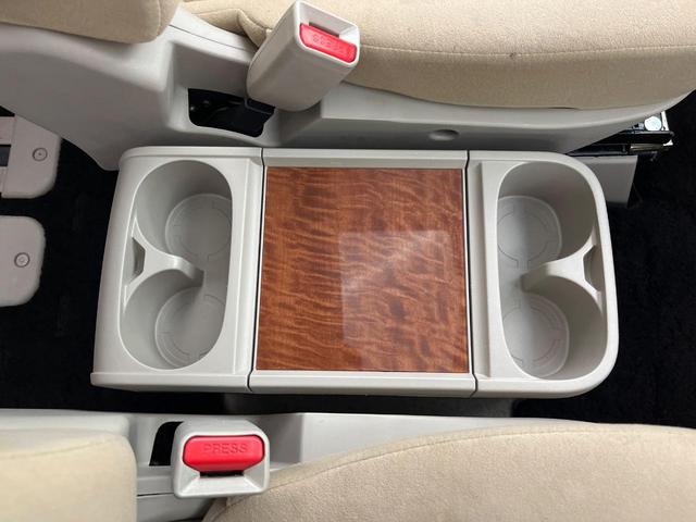 デリカＤ：５ Ｇ　パワーパッケージ　４ＷＤ　サンルーフ　両側電動ドア　パワーバックドア　禁煙車　スマートキー　ＨＩＤヘッド　ビルトインＥＴＣ　クルコン　純正１８インチアルミ　オートライト　オートエアコン　パドルシフト（47枚目）