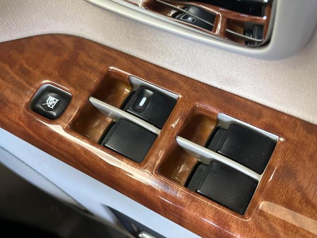 デリカＤ：５ Ｇ　パワーパッケージ　４ＷＤ　サンルーフ　両側電動ドア　パワーバックドア　禁煙車　スマートキー　ＨＩＤヘッド　ビルトインＥＴＣ　クルコン　純正１８インチアルミ　オートライト　オートエアコン　パドルシフト（58枚目）