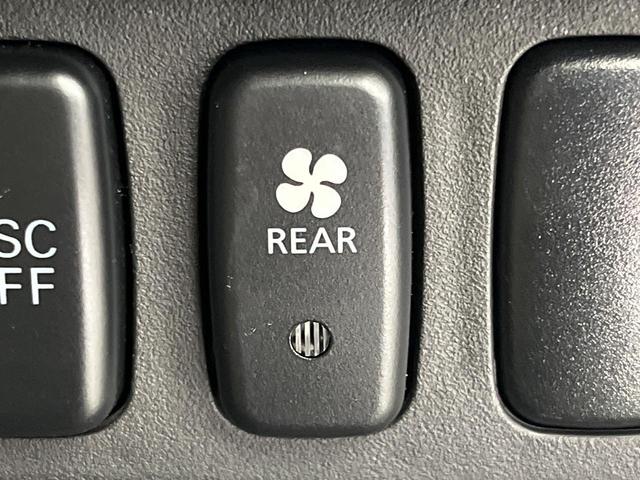 デリカＤ：５ Ｇ　パワーパッケージ　４ＷＤ　サンルーフ　両側電動ドア　パワーバックドア　禁煙車　スマートキー　ＨＩＤヘッド　ビルトインＥＴＣ　クルコン　純正１８インチアルミ　オートライト　オートエアコン　パドルシフト（62枚目）