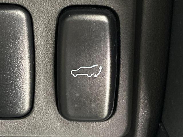 デリカＤ：５ Ｇ　パワーパッケージ　４ＷＤ　サンルーフ　両側電動ドア　パワーバックドア　禁煙車　スマートキー　ＨＩＤヘッド　ビルトインＥＴＣ　クルコン　純正１８インチアルミ　オートライト　オートエアコン　パドルシフト（63枚目）