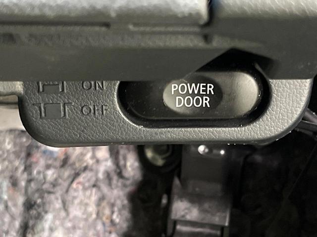 デリカＤ：５ Ｇ　パワーパッケージ　４ＷＤ　サンルーフ　両側電動ドア　パワーバックドア　禁煙車　スマートキー　ＨＩＤヘッド　ビルトインＥＴＣ　クルコン　純正１８インチアルミ　オートライト　オートエアコン　パドルシフト（64枚目）