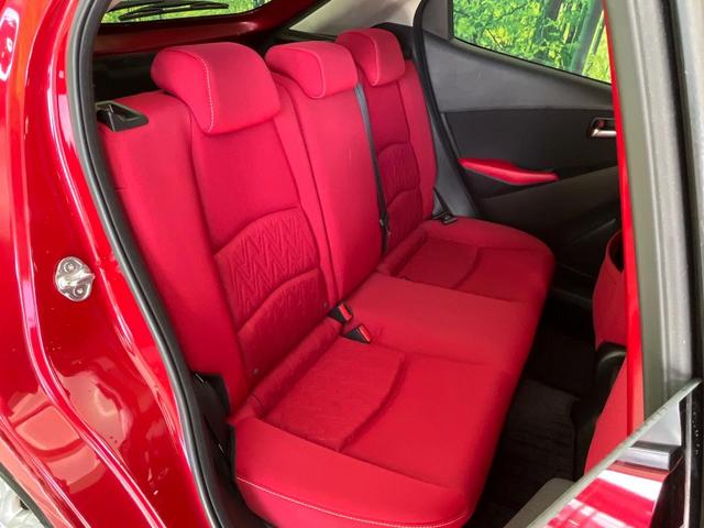 後部座席も気になるようなキズ・汚れやへたり等、大きなダメージはなく、良好な状態です。