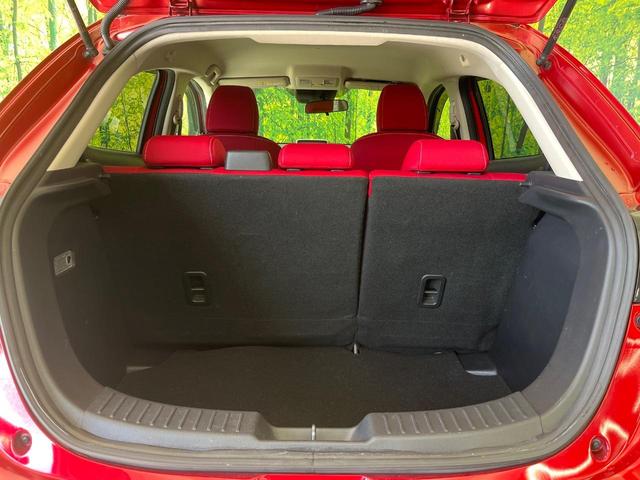 普段のお買い物や通勤、送迎等に十分な荷室スペースを確保しております。セカンドシートを倒すと、大きな荷物の積載も可能です♪