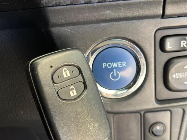 カローラフィールダー ハイブリッドＧ　エアロツアラー・ダブルバイビー　純正ナビ　バックカメラ　禁煙車　ハーフレザーシート　スマートキー　ＨＩＤヘッド　ビルトインＥＴＣ　オートライト　オートエアコン　Ｂｌｕｅｔｏｏｔｈ　ＣＤ　ＤＶＤ再生　フルセグ（6枚目）