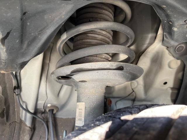 カローラフィールダー ハイブリッドＧ　エアロツアラー・ダブルバイビー　純正ナビ　バックカメラ　禁煙車　ハーフレザーシート　スマートキー　ＨＩＤヘッド　ビルトインＥＴＣ　オートライト　オートエアコン　Ｂｌｕｅｔｏｏｔｈ　ＣＤ　ＤＶＤ再生　フルセグ（31枚目）