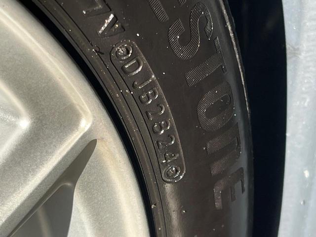 カローラフィールダー ハイブリッドＧ　エアロツアラー・ダブルバイビー　純正ナビ　バックカメラ　禁煙車　ハーフレザーシート　スマートキー　ＨＩＤヘッド　ビルトインＥＴＣ　オートライト　オートエアコン　Ｂｌｕｅｔｏｏｔｈ　ＣＤ　ＤＶＤ再生　フルセグ（32枚目）