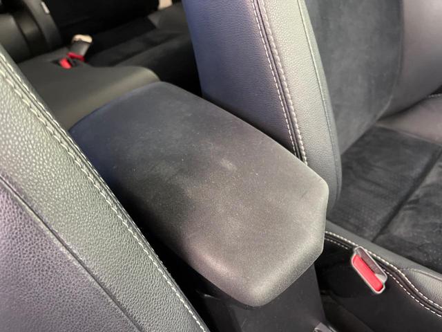 カローラフィールダー ハイブリッドＧ　エアロツアラー・ダブルバイビー　純正ナビ　バックカメラ　禁煙車　ハーフレザーシート　スマートキー　ＨＩＤヘッド　ビルトインＥＴＣ　オートライト　オートエアコン　Ｂｌｕｅｔｏｏｔｈ　ＣＤ　ＤＶＤ再生　フルセグ（47枚目）