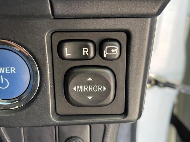 カローラフィールダー ハイブリッドＧ　エアロツアラー・ダブルバイビー　純正ナビ　バックカメラ　禁煙車　ハーフレザーシート　スマートキー　ＨＩＤヘッド　ビルトインＥＴＣ　オートライト　オートエアコン　Ｂｌｕｅｔｏｏｔｈ　ＣＤ　ＤＶＤ再生　フルセグ（53枚目）