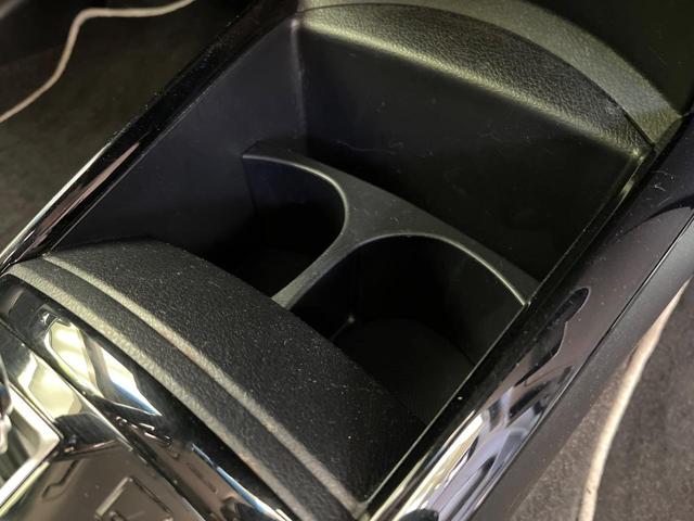 カローラフィールダー ハイブリッドＧ　エアロツアラー・ダブルバイビー　純正ナビ　バックカメラ　禁煙車　ハーフレザーシート　スマートキー　ＨＩＤヘッド　ビルトインＥＴＣ　オートライト　オートエアコン　Ｂｌｕｅｔｏｏｔｈ　ＣＤ　ＤＶＤ再生　フルセグ（54枚目）