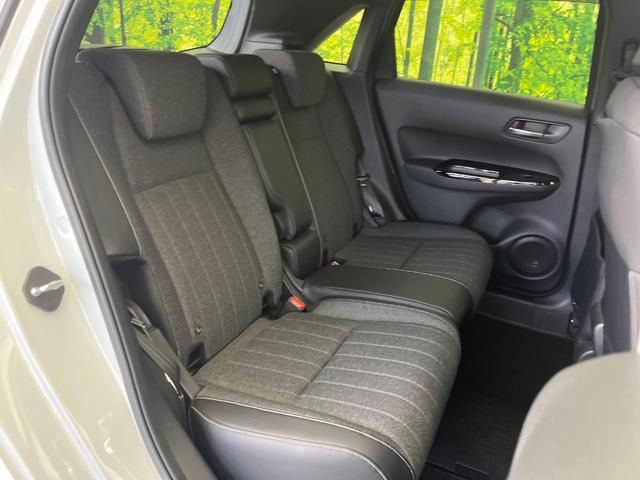 フィット ｅ：ＨＥＶホーム　フルエアロ　バックカメラ　衝突被害軽減システム　禁煙車　ドラレコ　コーナーセンサー　スマートキー　ＬＥＤヘッド　ＥＴＣ　純正１６インチアルミ　オートハイビーム　車線逸脱警報　オートライト（10枚目）