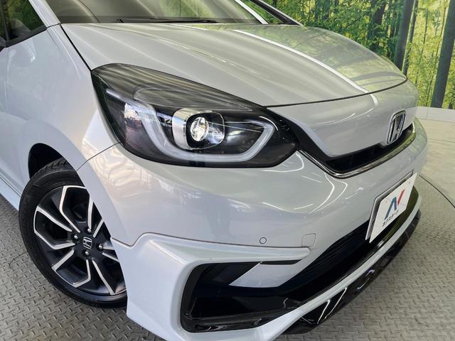 フィット ｅ：ＨＥＶホーム　フルエアロ　バックカメラ　衝突被害軽減システム　禁煙車　ドラレコ　コーナーセンサー　スマートキー　ＬＥＤヘッド　ＥＴＣ　純正１６インチアルミ　オートハイビーム　車線逸脱警報　オートライト（13枚目）