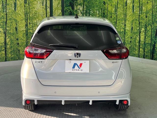 フィット ｅ：ＨＥＶホーム　フルエアロ　バックカメラ　衝突被害軽減システム　禁煙車　ドラレコ　コーナーセンサー　スマートキー　ＬＥＤヘッド　ＥＴＣ　純正１６インチアルミ　オートハイビーム　車線逸脱警報　オートライト（16枚目）