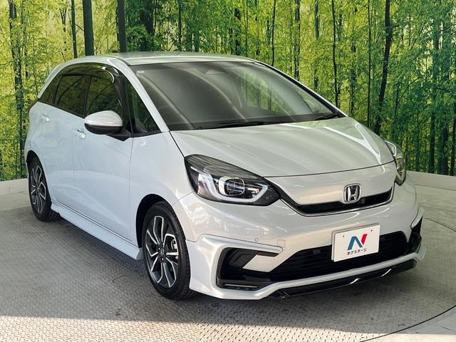 フィット ｅ：ＨＥＶホーム　フルエアロ　バックカメラ　衝突被害軽減システム　禁煙車　ドラレコ　コーナーセンサー　スマートキー　ＬＥＤヘッド　ＥＴＣ　純正１６インチアルミ　オートハイビーム　車線逸脱警報　オートライト（17枚目）