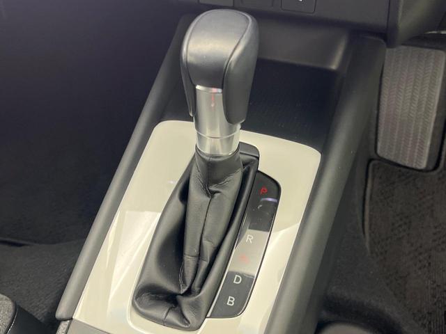 フィット ｅ：ＨＥＶホーム　フルエアロ　バックカメラ　衝突被害軽減システム　禁煙車　ドラレコ　コーナーセンサー　スマートキー　ＬＥＤヘッド　ＥＴＣ　純正１６インチアルミ　オートハイビーム　車線逸脱警報　オートライト（42枚目）