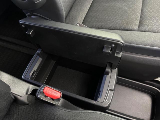 ヴォクシー ハイブリッドＳ－Ｇ　純正１０．５インチナビ　禁煙車　セーフティセンス　フリップダウンモニター　両側電動スライドドア　レーダークルーズコントロール　前席シートヒーター　ビルトインＥＴＣ　ＬＥＤヘッドライト（59枚目）