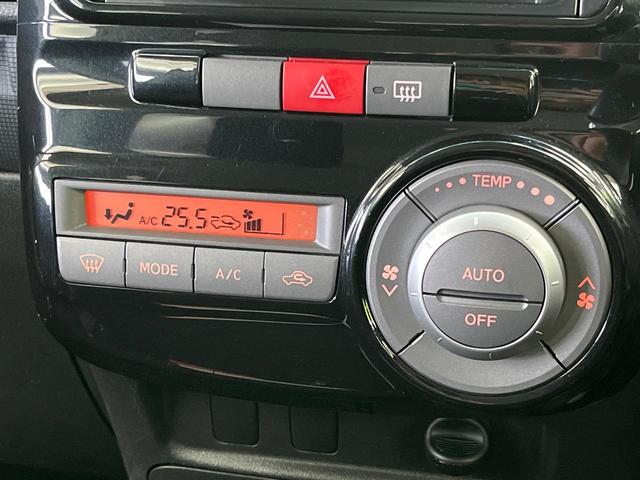 【オートエアコン】一度お好みの温度に設定すれば、車内の温度を検知し風量や温度を自動で調整。暑い…寒い…と何度もスイッチ操作をする必要はありません。快適な車内空間には必須の機能ですね♪