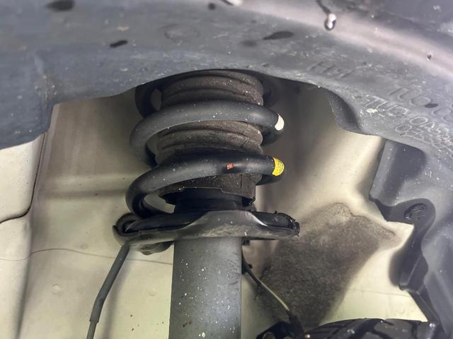 お車を安心してお乗りいただく為には、足回りの定期点検が欠かせません。サービスサポート（有償保証）では無料点検もご提供しており、安心のカーライフをお過ごしいただけるサポート体制が整っています。