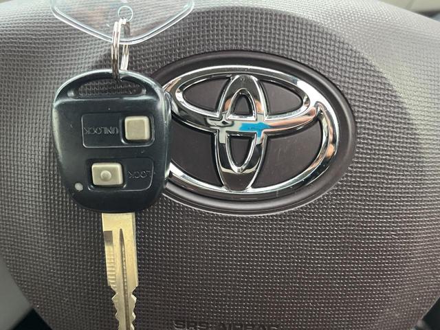 パッソ プラスハナ　ビルトインＥＴＣ　１４インチアルミホイール　オートエアコン　フォグライト　ＣＤプレーヤー　プライバシーガラス　アイドリングストップ　横滑防止装置　トラクションコントロール　ヘッドライトレベライザー（8枚目）