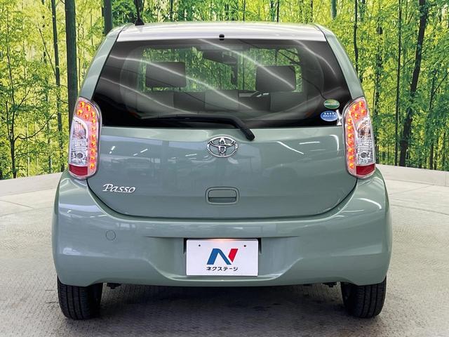 パッソ プラスハナ　ビルトインＥＴＣ　１４インチアルミホイール　オートエアコン　フォグライト　ＣＤプレーヤー　プライバシーガラス　アイドリングストップ　横滑防止装置　トラクションコントロール　ヘッドライトレベライザー（16枚目）