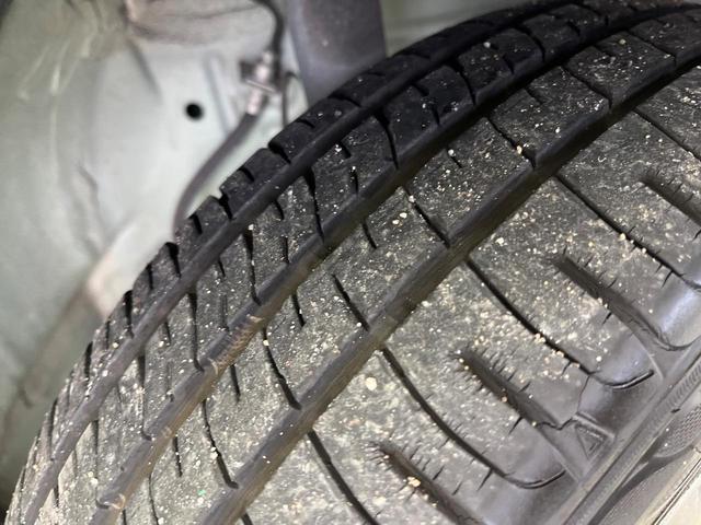 パッソ プラスハナ　ビルトインＥＴＣ　１４インチアルミホイール　オートエアコン　フォグライト　ＣＤプレーヤー　プライバシーガラス　アイドリングストップ　横滑防止装置　トラクションコントロール　ヘッドライトレベライザー（35枚目）