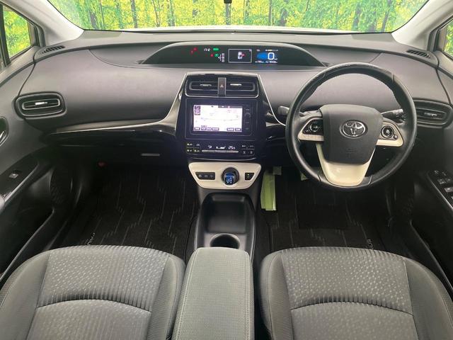 プリウス S 純正SDナビ バックカメラ 禁煙車 ドラレコ スマートキー LEDヘッド ビルトインETC 18インチアルミ オートライト オートエアコン Bluetooth CD DVD再生 フルセグ(2枚目)