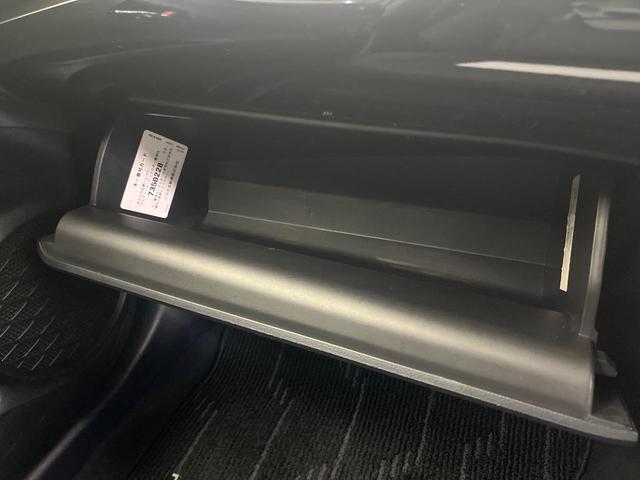 プリウス S 純正SDナビ バックカメラ 禁煙車 ドラレコ スマートキー LEDヘッド ビルトインETC 18インチアルミ オートライト オートエアコン Bluetooth CD DVD再生 フルセグ(56枚目)