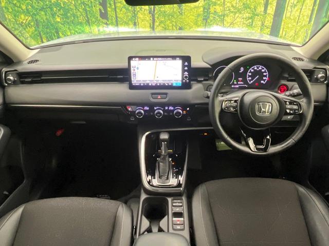 ヴェゼル ｅ：ＨＥＶ　Ｚ　９型メーカーナビ　バックカメラ　衝突被害軽減システム　禁煙車　電動リアゲート　ハーフレザーシート　前後ドラレコ　コーナーセンサー　スマートキー　ＬＥＤヘッド　ＥＴＣ２．０　オートハイビーム（3枚目）