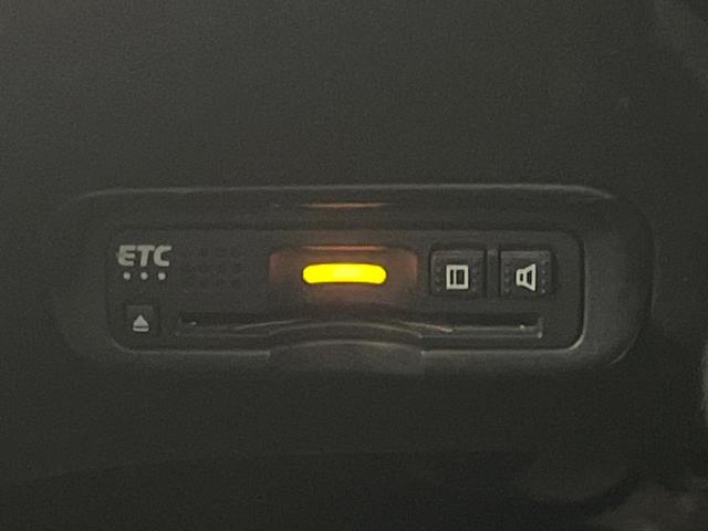 ヴェゼル ハイブリッドZ・ホンダセンシング 純正ナビ バックカメラ 衝突被害軽減システム 禁煙車 ハーフレザーシート ドラレコ コーナーセンサー スマートキー LEDヘッド ビルトインETC 純正17インチアルミ 前席シートヒーター(8枚目)