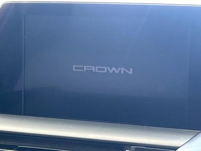 クラウンハイブリッド Ｓ　禁煙車　純正８インチナビ　バックカメラ　セーフティセンス　レーダークルーズ　ＥＴＣ　ドラレコ　コーナーセンサー　ＬＥＤヘッド　スマートキー　シートヒーター　ステアリングヒーター　ベージュ内装（4枚目）