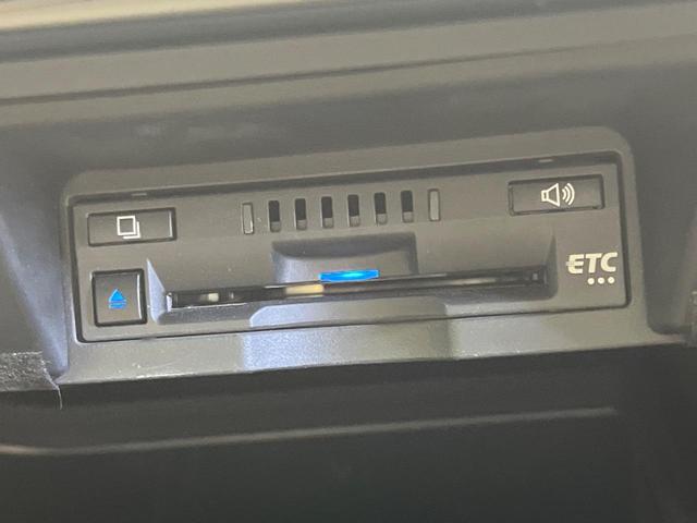 クラウンハイブリッド Ｓ　禁煙車　純正８インチナビ　バックカメラ　セーフティセンス　レーダークルーズ　ＥＴＣ　ドラレコ　コーナーセンサー　ＬＥＤヘッド　スマートキー　シートヒーター　ステアリングヒーター　ベージュ内装（8枚目）
