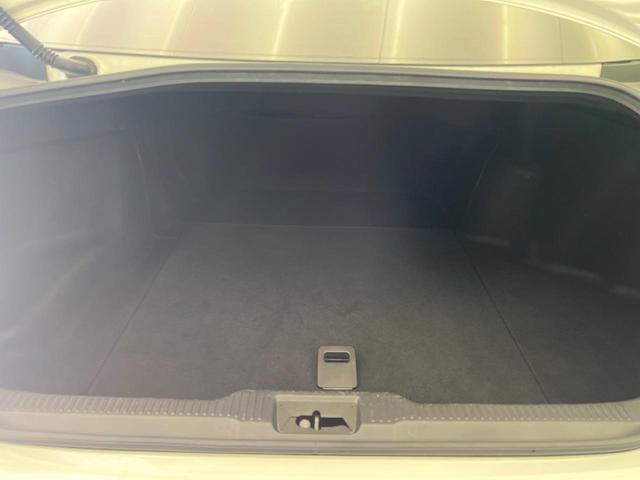 クラウンハイブリッド Ｓ　禁煙車　純正８インチナビ　バックカメラ　セーフティセンス　レーダークルーズ　ＥＴＣ　ドラレコ　コーナーセンサー　ＬＥＤヘッド　スマートキー　シートヒーター　ステアリングヒーター　ベージュ内装（60枚目）