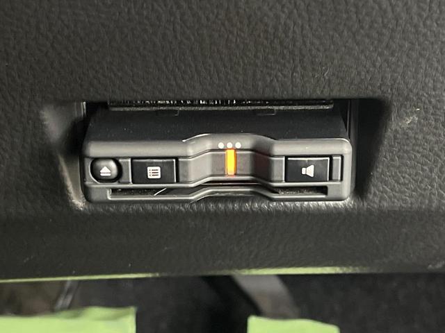 スイフト XL SDナビ 禁煙車 前後ドラレコ ETC スマートキー&プッシュスタート 純正16インチアルミ オートエアコン CD DVD再生 フルセグ 電動格納ミラー ドアバイザー プライバシーガラス(4枚目)