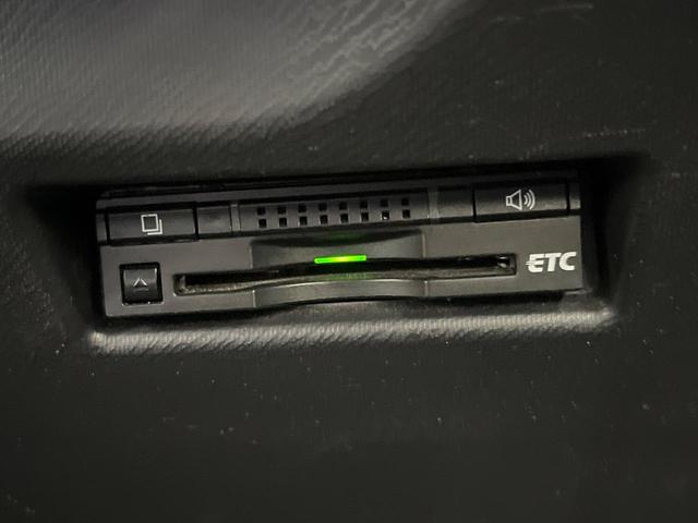 アクア Ｓ　純正ＳＤナビ　バックカメラ　禁煙車　トヨタセーフティセンス　ＥＴＣ　ドライブレコーダー　スマートキー＆プッシュスタート　オートマチックハイビーム　車線逸脱警報　先行車発進お知らせ機能　オートライト（7枚目）