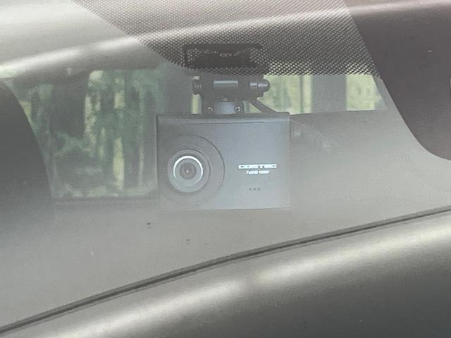 アクア Ｓ　純正ＳＤナビ　バックカメラ　禁煙車　トヨタセーフティセンス　ＥＴＣ　ドライブレコーダー　スマートキー＆プッシュスタート　オートマチックハイビーム　車線逸脱警報　先行車発進お知らせ機能　オートライト（8枚目）