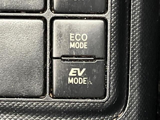 アクア Ｓ　純正ＳＤナビ　バックカメラ　禁煙車　トヨタセーフティセンス　ＥＴＣ　ドライブレコーダー　スマートキー＆プッシュスタート　オートマチックハイビーム　車線逸脱警報　先行車発進お知らせ機能　オートライト（64枚目）