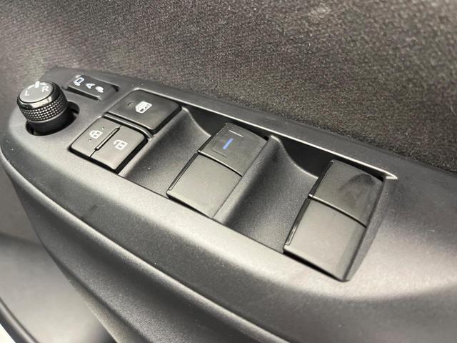 ヤリス ハイブリッドX 7インチナビ付ディスプレイオーディオ バックカメラ 衝突被害軽減システム レーダークルーズ 禁煙車 ドラレコ LEDヘッド ビルトインETC 車線逸脱警報 オートエアコン Bluetooth(57枚目)