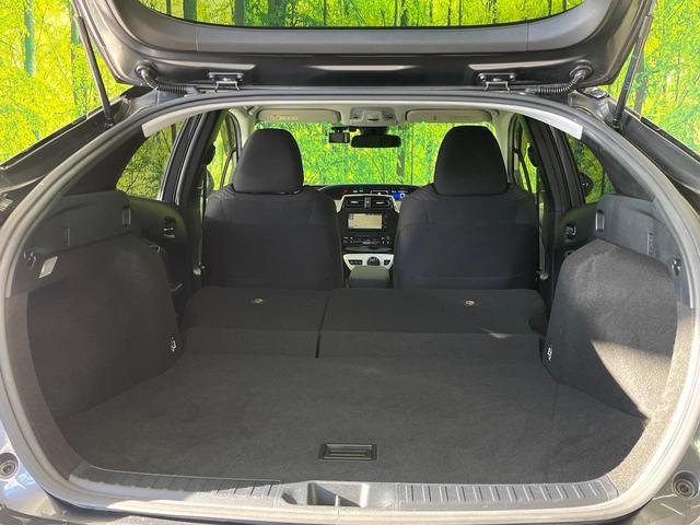 プリウス S 純正ナビ バックカメラ セーフティセンス レーダークルーズ 禁煙車 ドラレコ スマートキー LEDヘッド ビルトインETC 純正15インチアルミ オートハイビーム オートライト(11枚目)