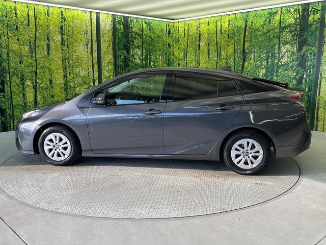 プリウス S 純正ナビ バックカメラ セーフティセンス レーダークルーズ 禁煙車 ドラレコ スマートキー LEDヘッド ビルトインETC 純正15インチアルミ オートハイビーム オートライト(29枚目)