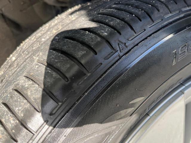 プリウス S 純正ナビ バックカメラ セーフティセンス レーダークルーズ 禁煙車 ドラレコ スマートキー LEDヘッド ビルトインETC 純正15インチアルミ オートハイビーム オートライト(32枚目)